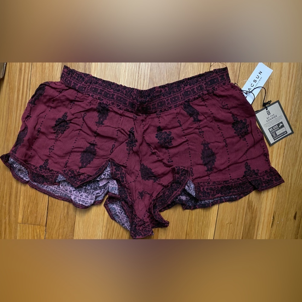 NWT Me to We Burgundy Black Shorts Size Small